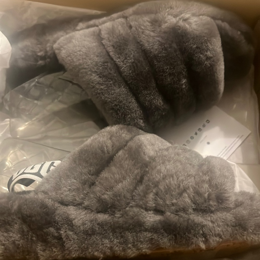 Uggs women fluff slide size 6